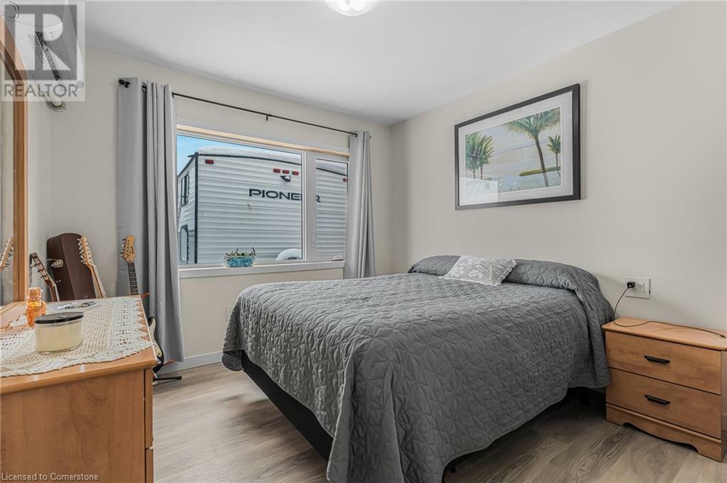 Photo de la propriété:  221 Bowen Road B  ON L2A 2Y6 