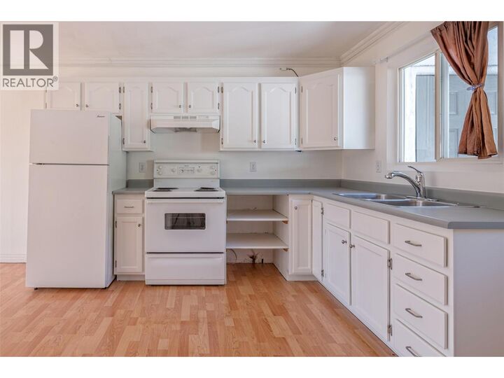 Property Photo:  3901 35th Avenue 10  BC V1T 2V1 