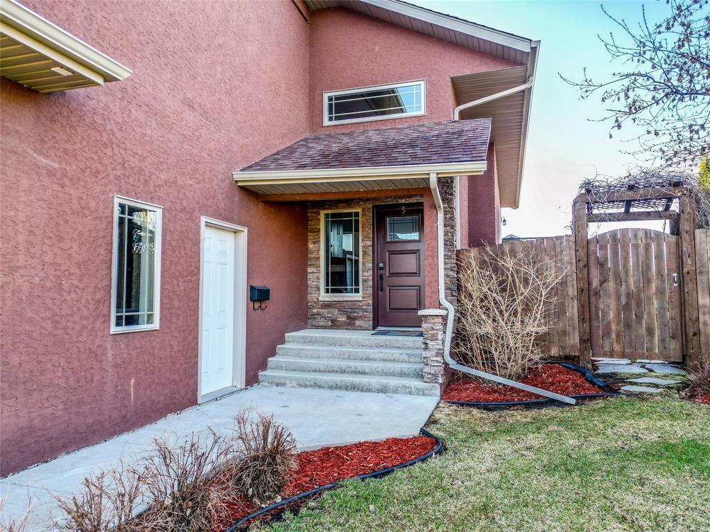Property Photo: 20 Sunset Place MB R7B 4G4