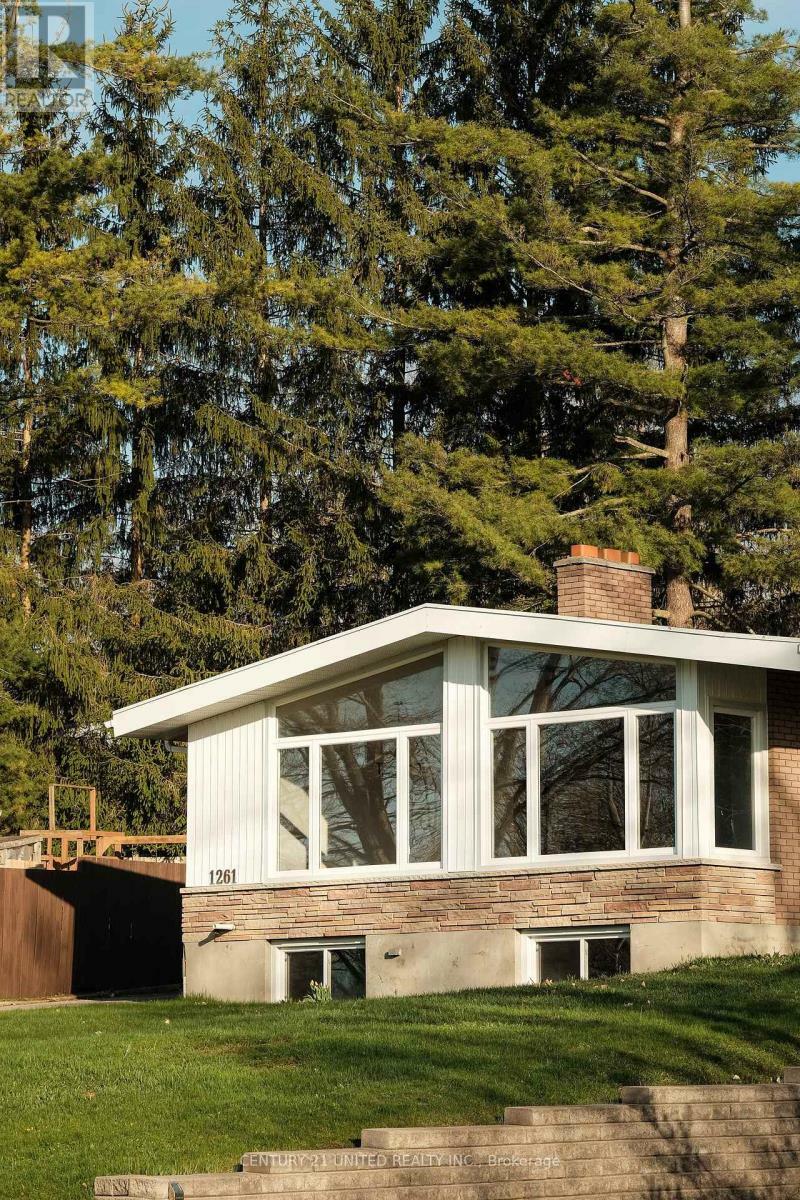 Property Photo: 1261 Olympus Avenue ON K9H 6V9