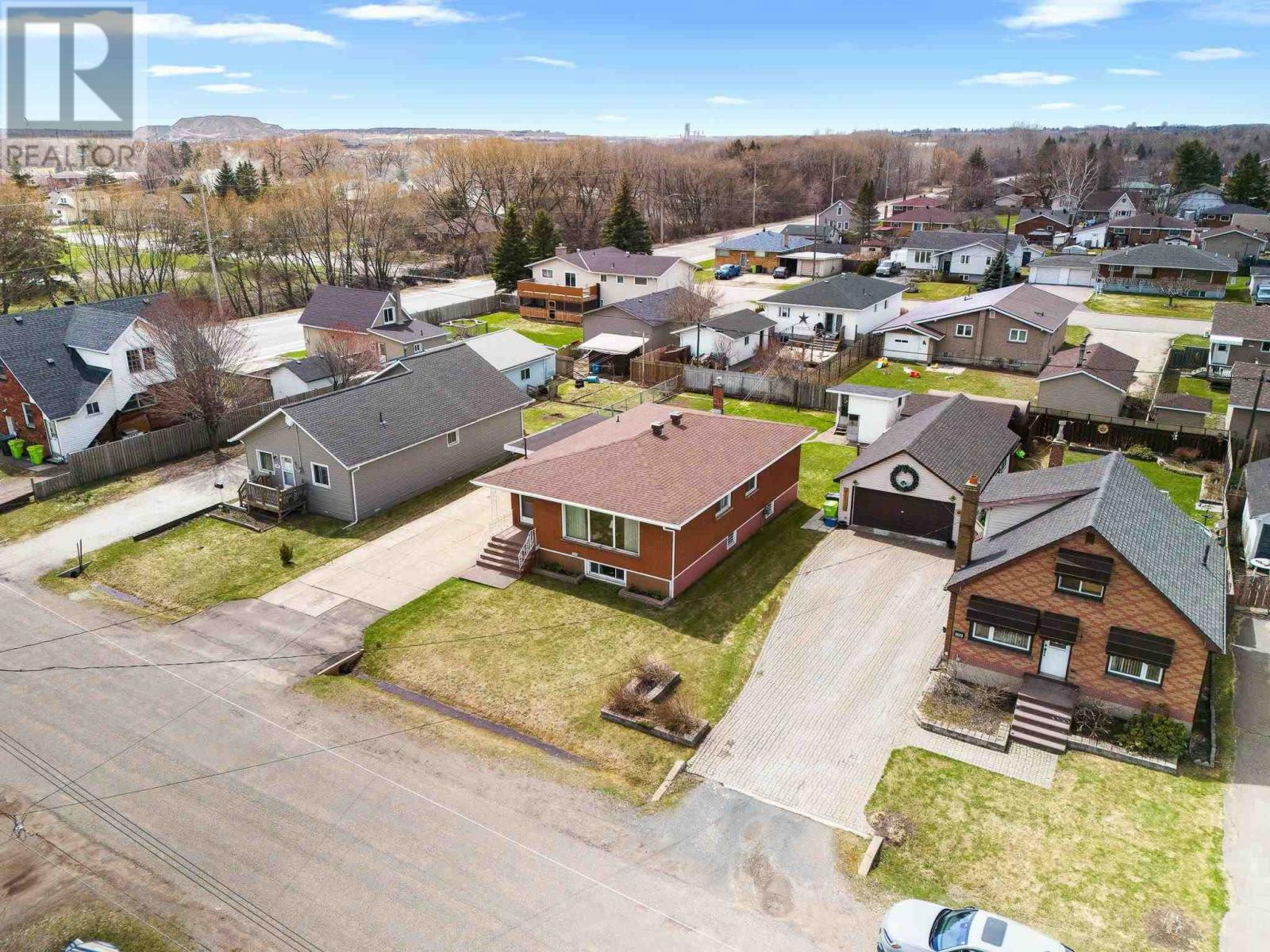 Property Photo: 265 Pittsburg Ave ON P6C 5B7