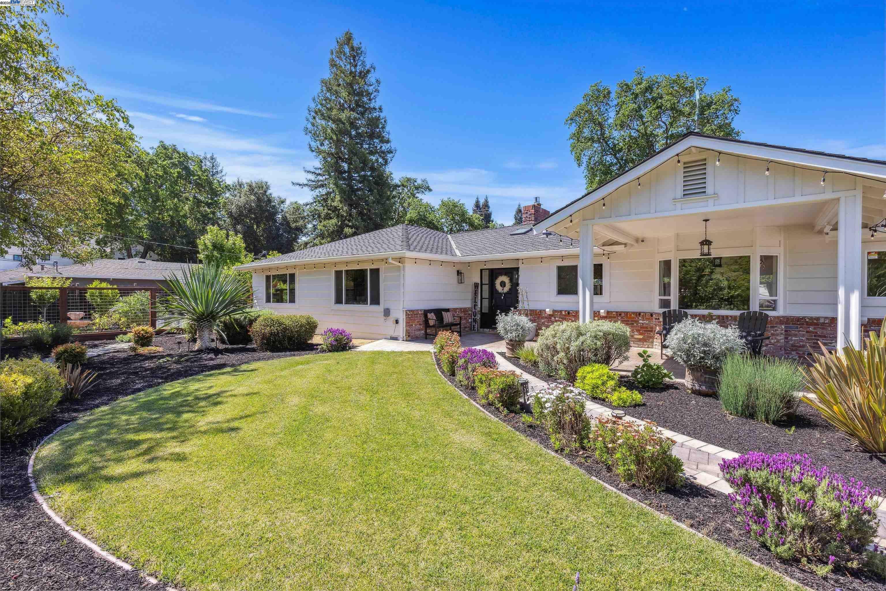 Property Photo: 15 Woodhaven Ct CA 94507