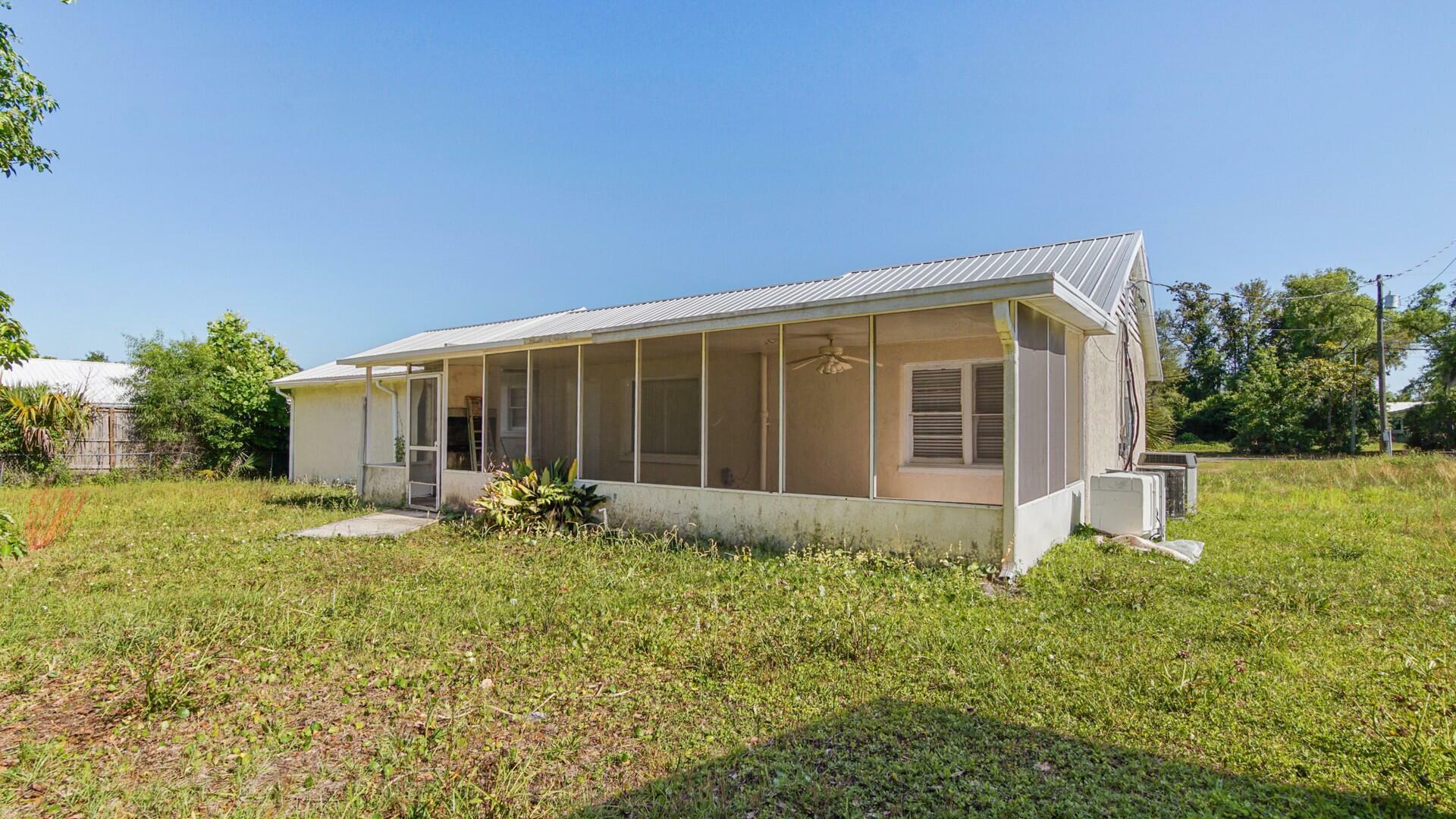 Property Photo: 4949 E 2nd Street FL 32404