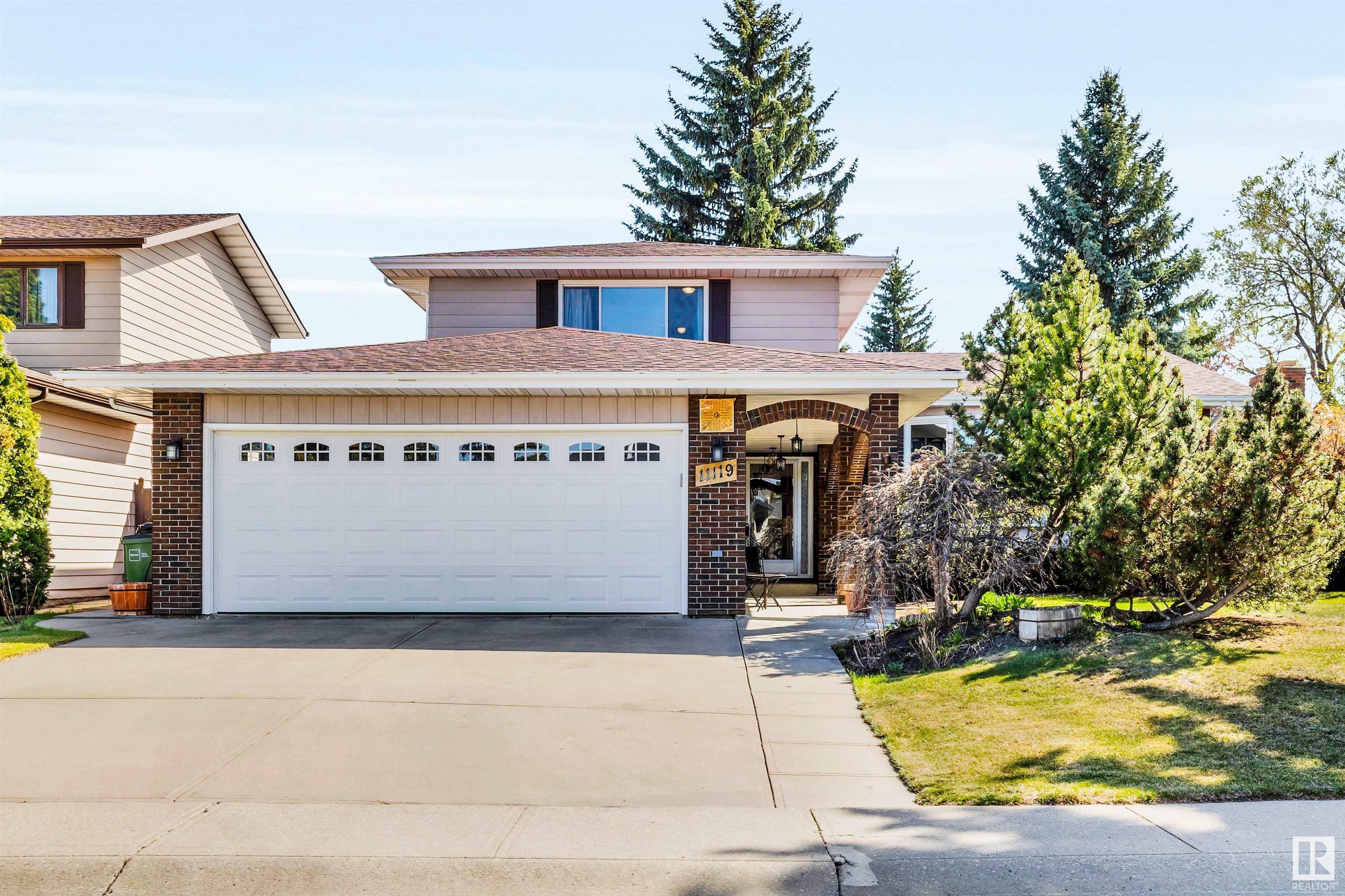 Property Photo:  11119 30 Avenue NW  AB T6J 3Y7 