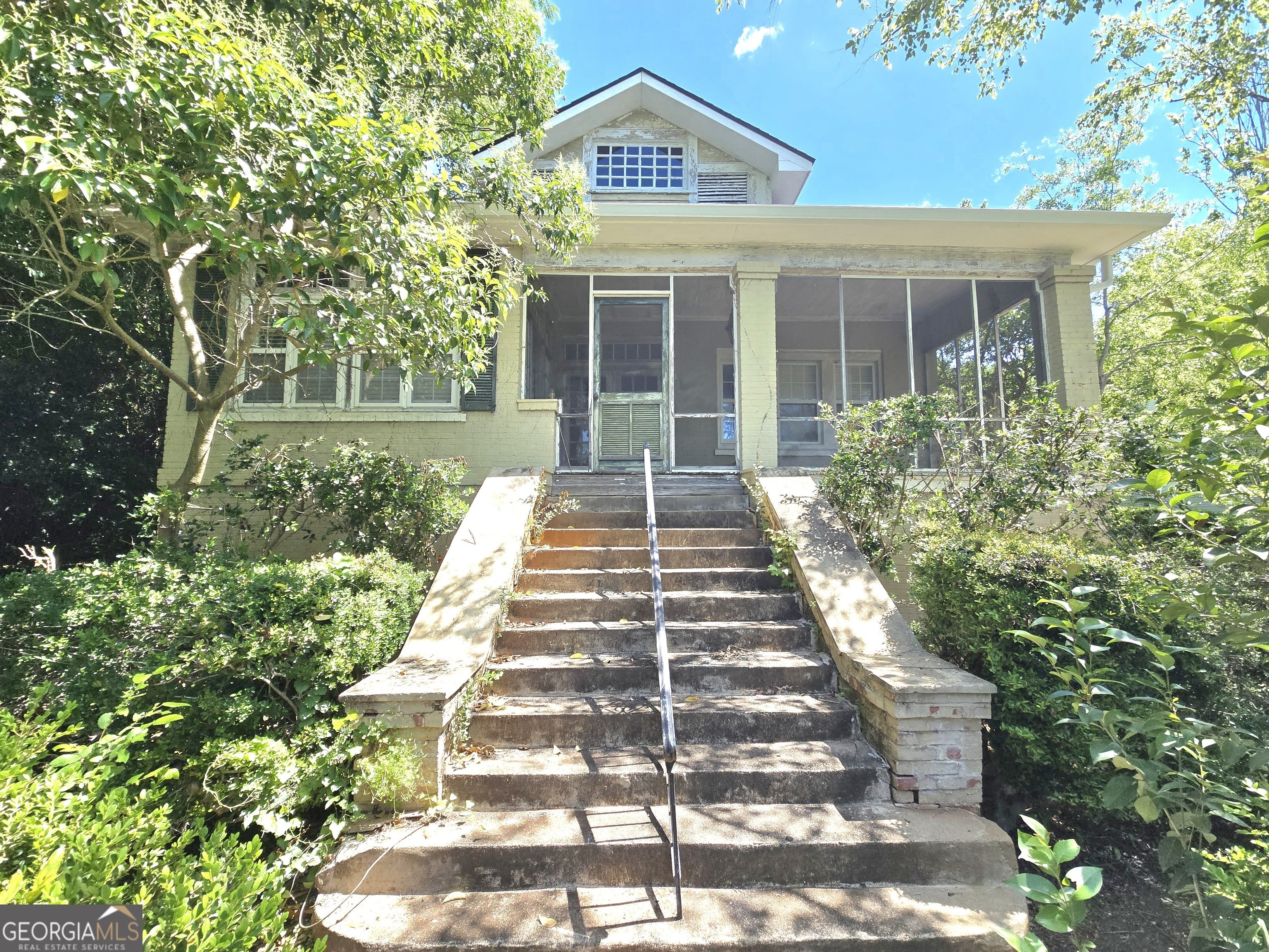 Property Photo: 863 Boulevard GA 31211