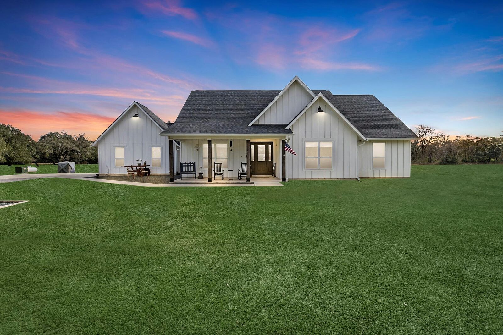 Property Photo:  2016 E Grand Oaks Drive  TX 78935 