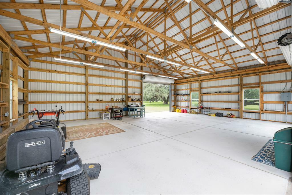 2016 E Grand Oaks Drive  Alleyton TX 78935 photo