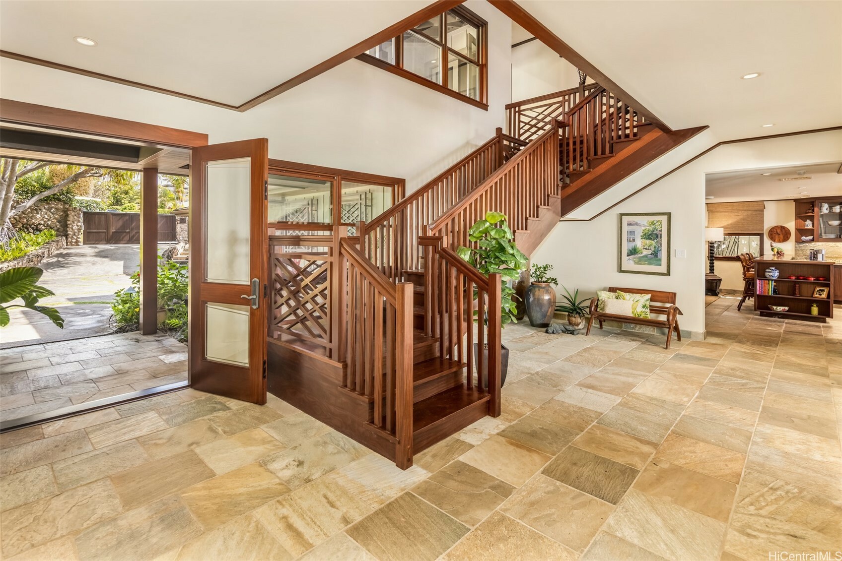 Property Photo: 218 Kaalawai Place HI 96816