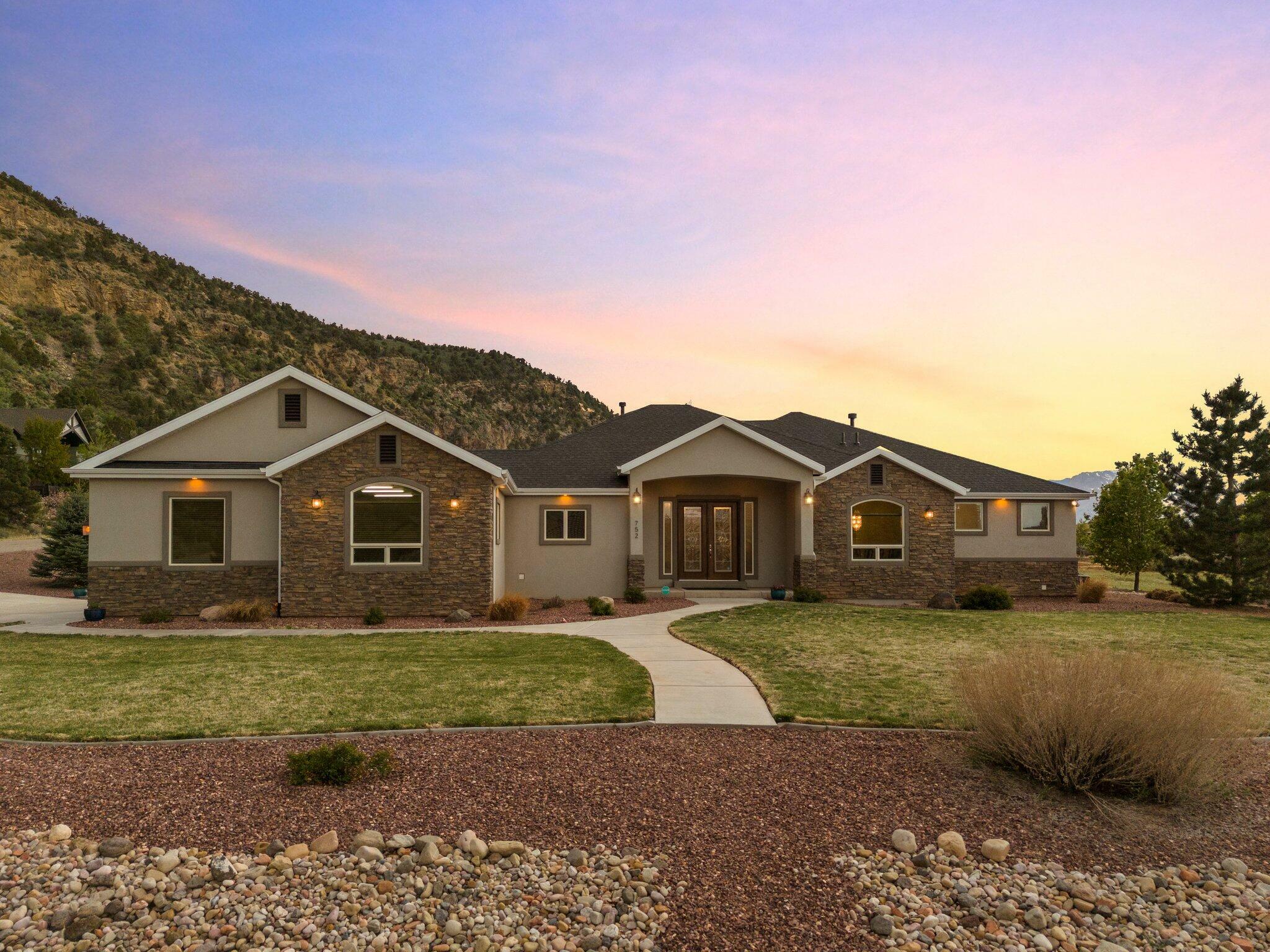 Property Photo: 752 W Shuhthagi Ln UT 84757