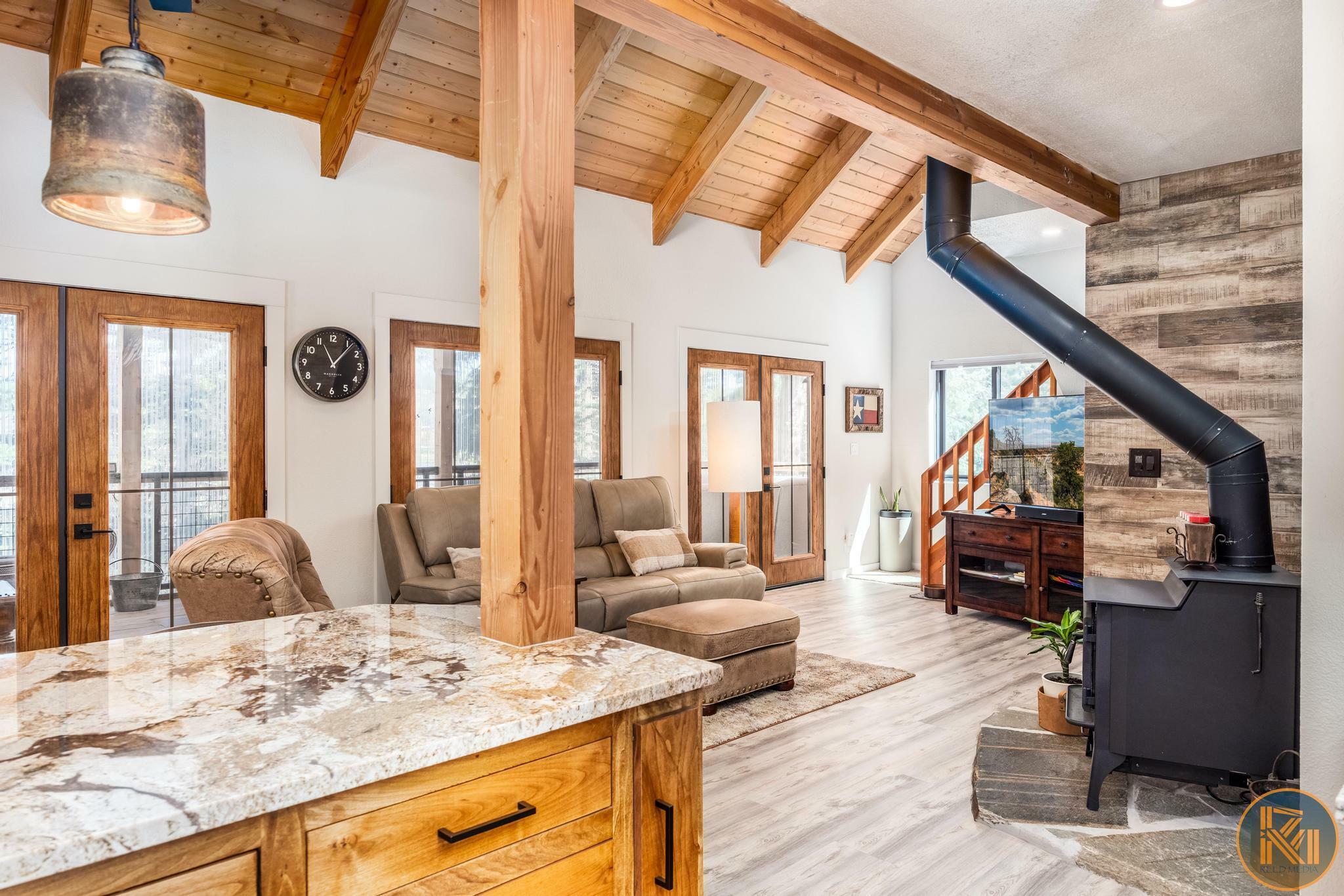 Property Photo: 2060 E Strawberry Point Rd UT 84762