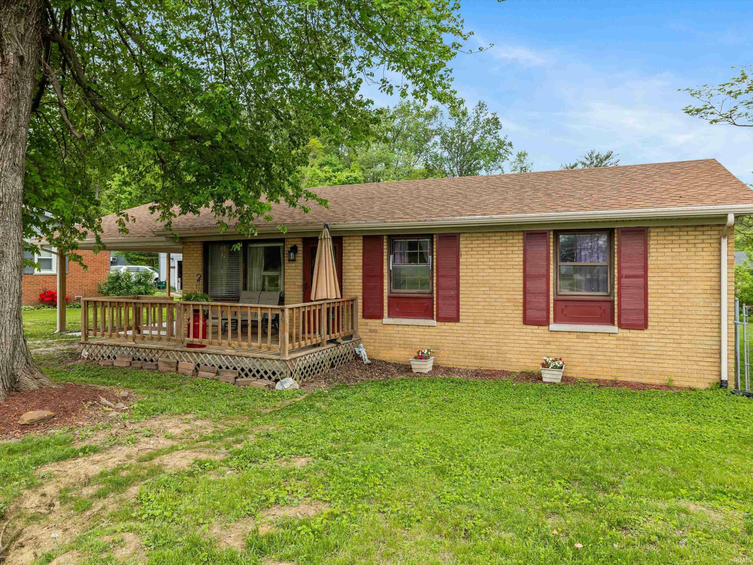 Property Photo: 1501 N Rockport Road IN 47601
