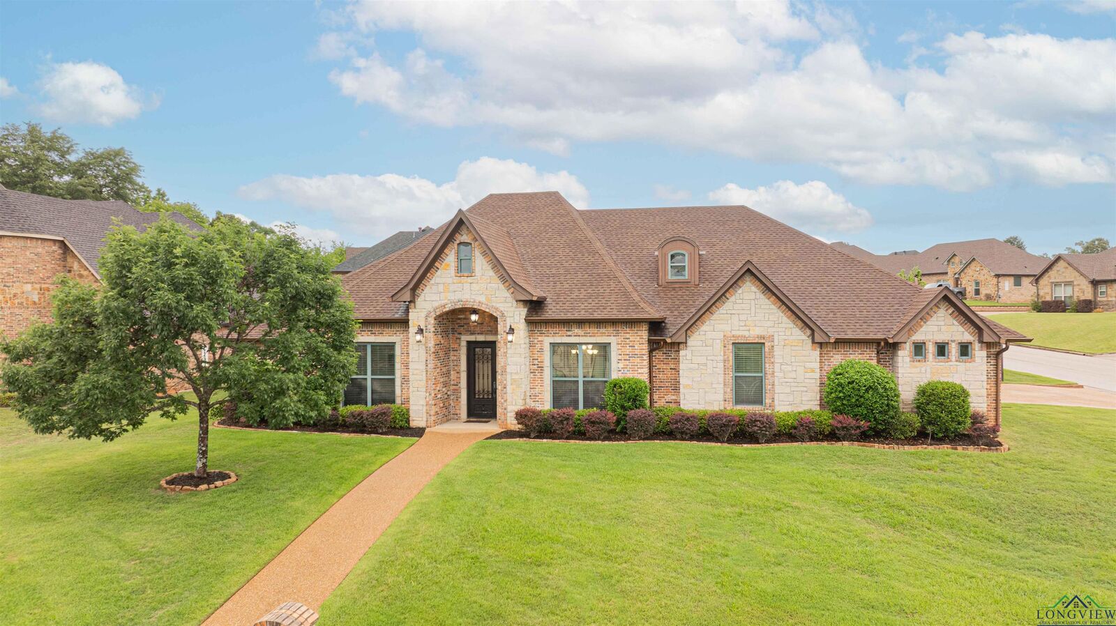 Property Photo: 3000 Fairway Oaks TX 75605