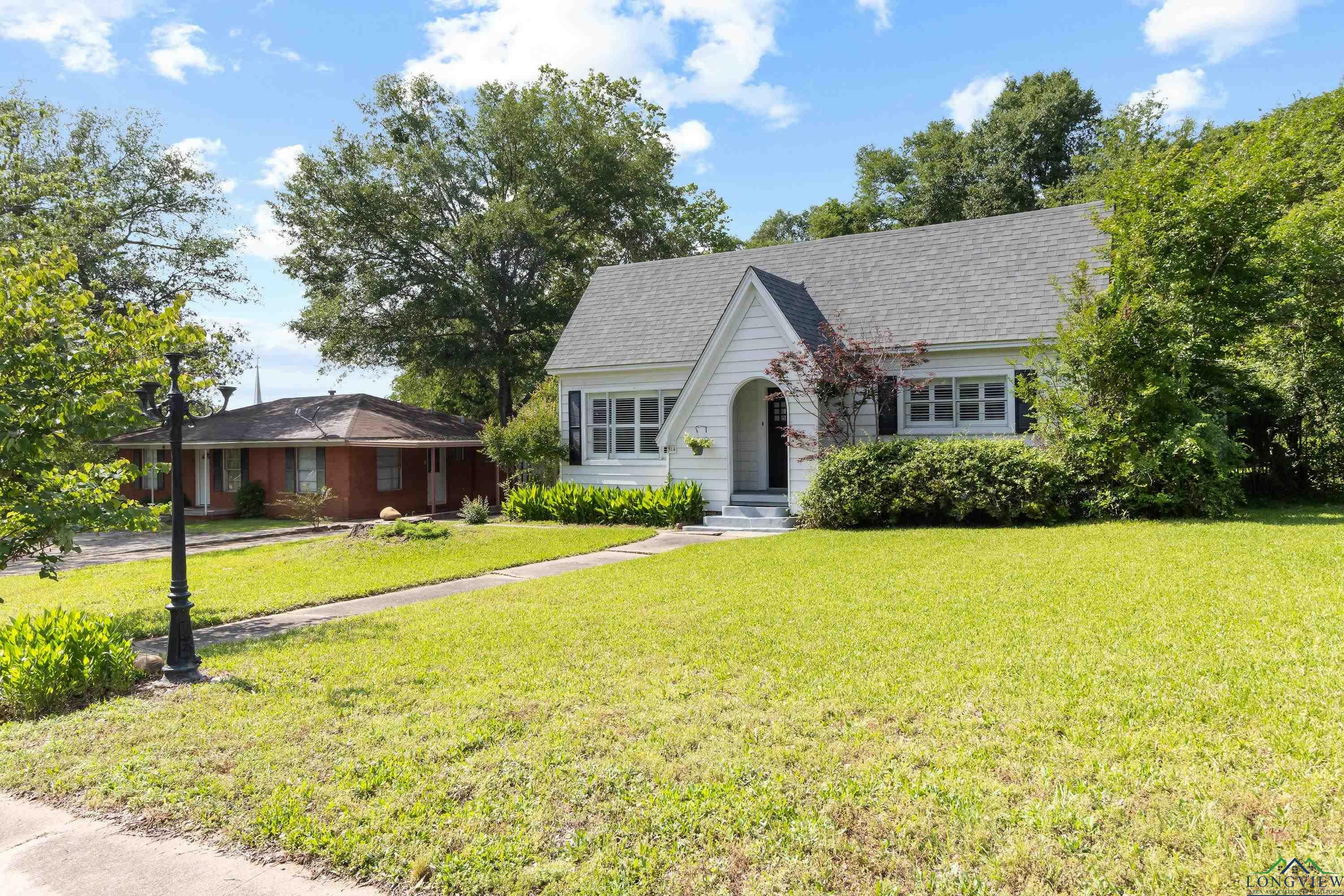 Property Photo: 514 W Main St TX 75652