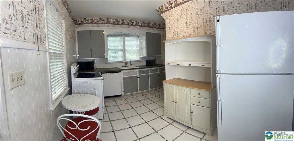 Property Photo: 4011 Green Pond Road PA 18045