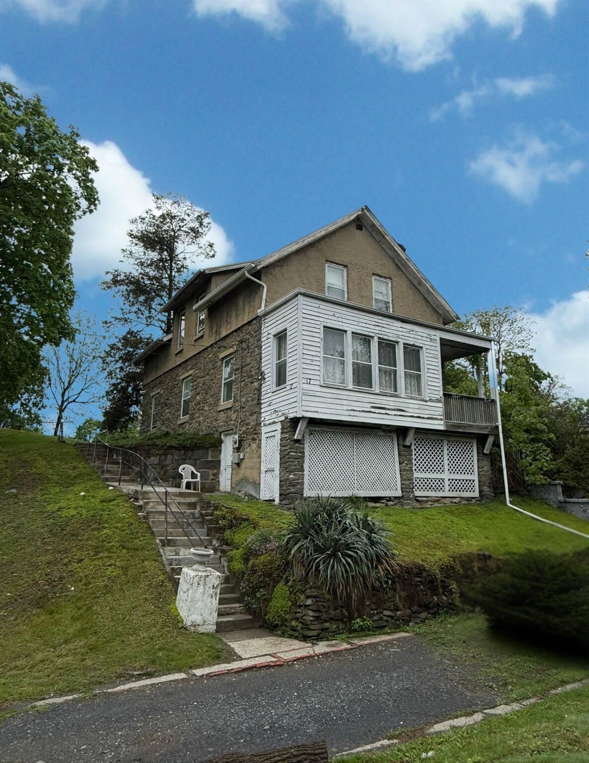 Property Photo:  17 Springside Avenue  NY 12603 