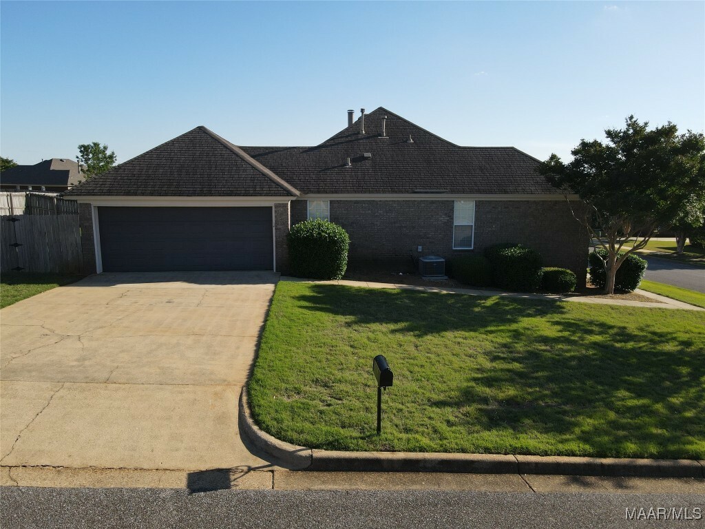 Property Photo: 1946 Regent Road AL 36066