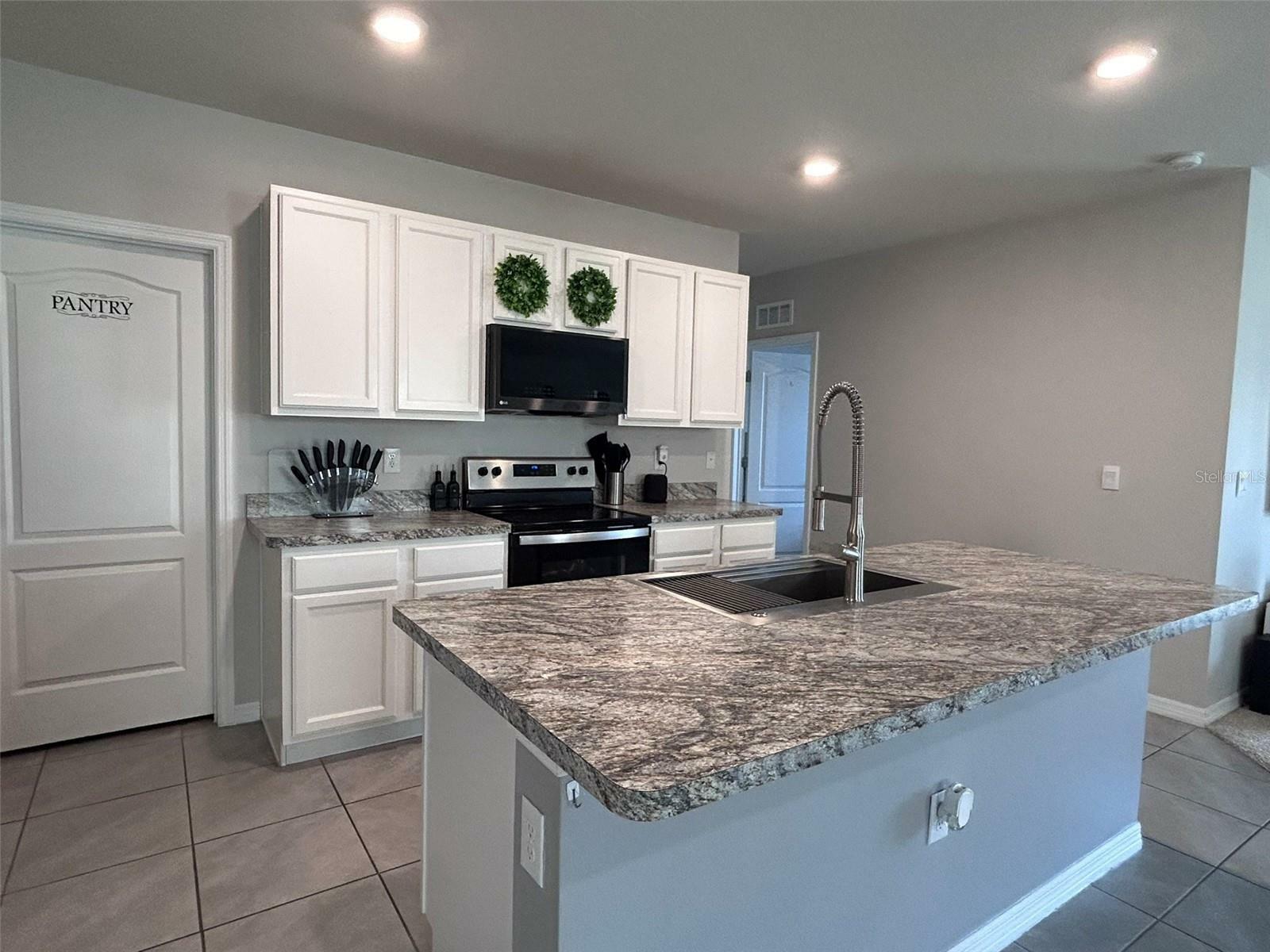 Property Photo: 344 Gina Lane FL 33837