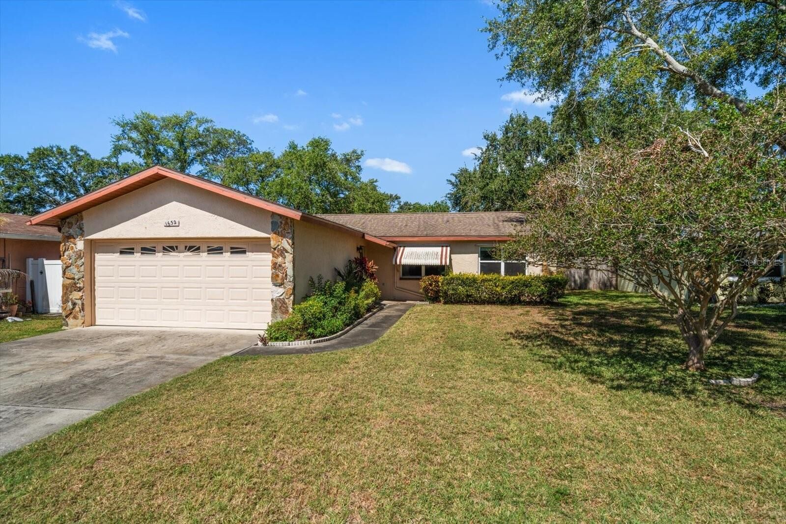 Property Photo:  1632 St Catherine Drive E  FL 34698 