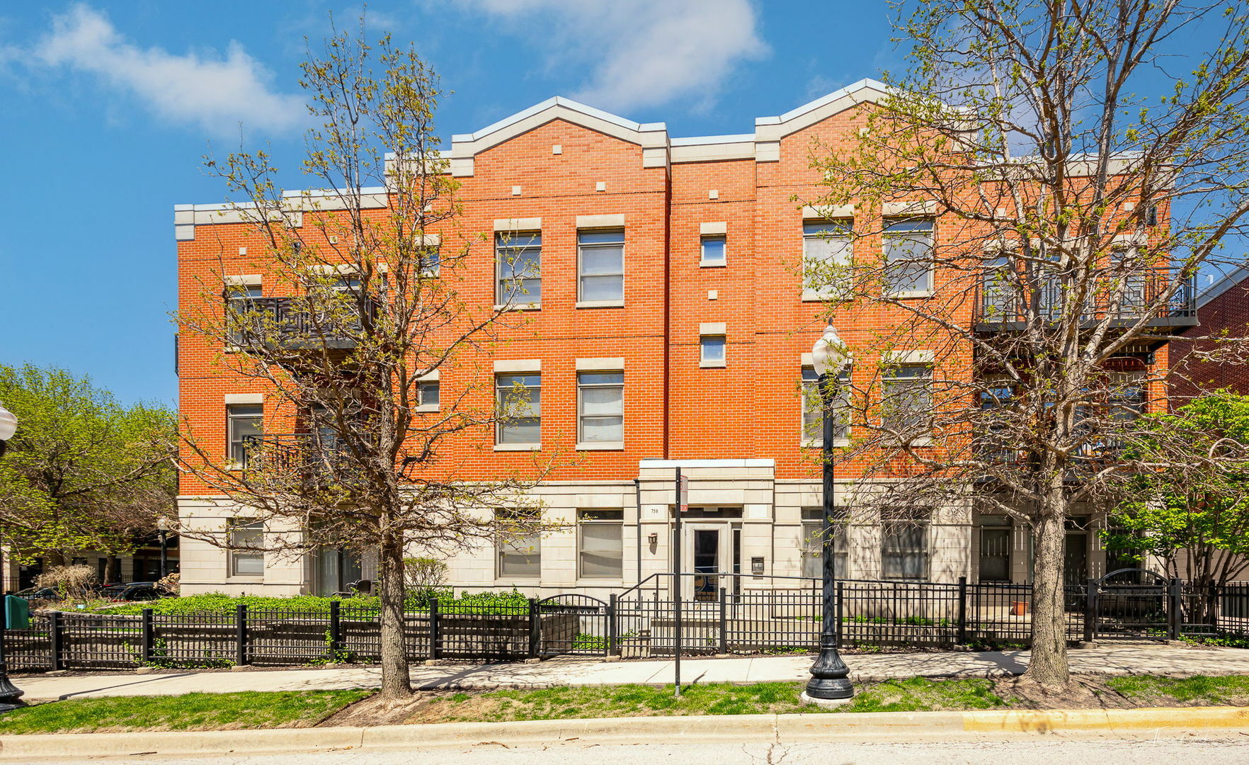 Property Photo: 758 W 15th Street 3A IL 60607