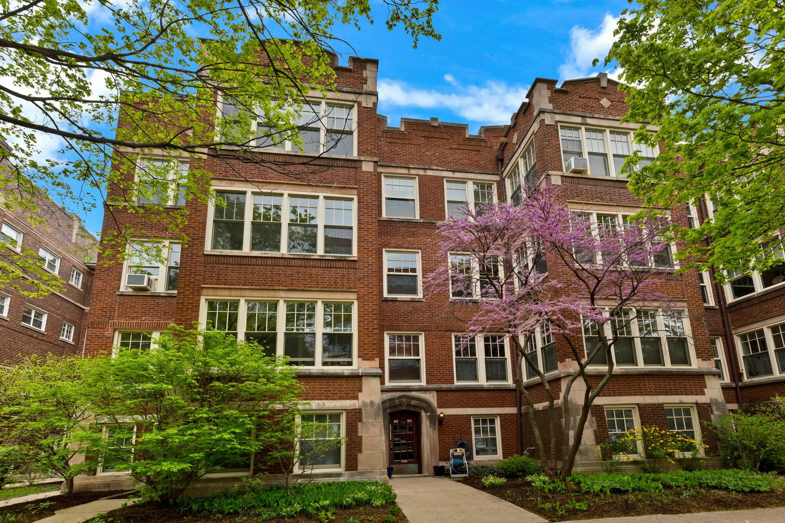 Property Photo: 807 Hinman Avenue 3 IL 60202