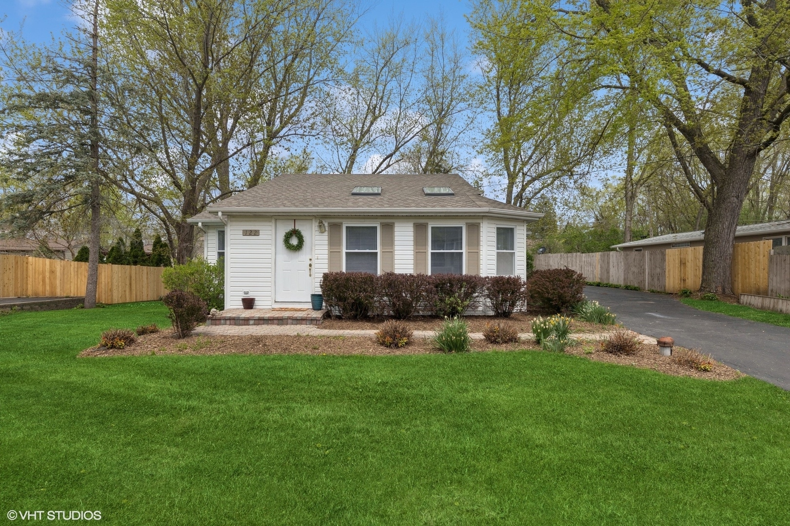 Property Photo: 122 Beacon Street IL 60081