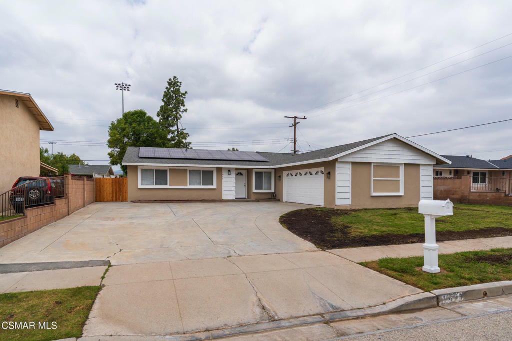 Property Photo: 1477 Dinsmore Street CA 93065