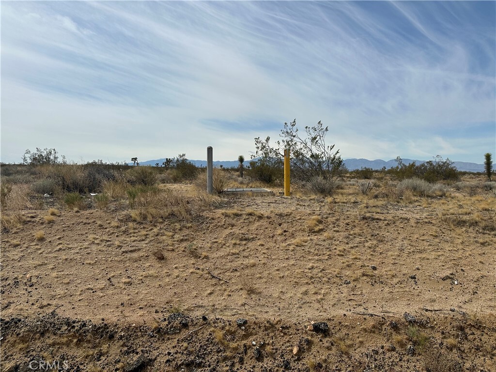 Property Photo:  227 E Vac Cor Ave J/227th  CA 93535 