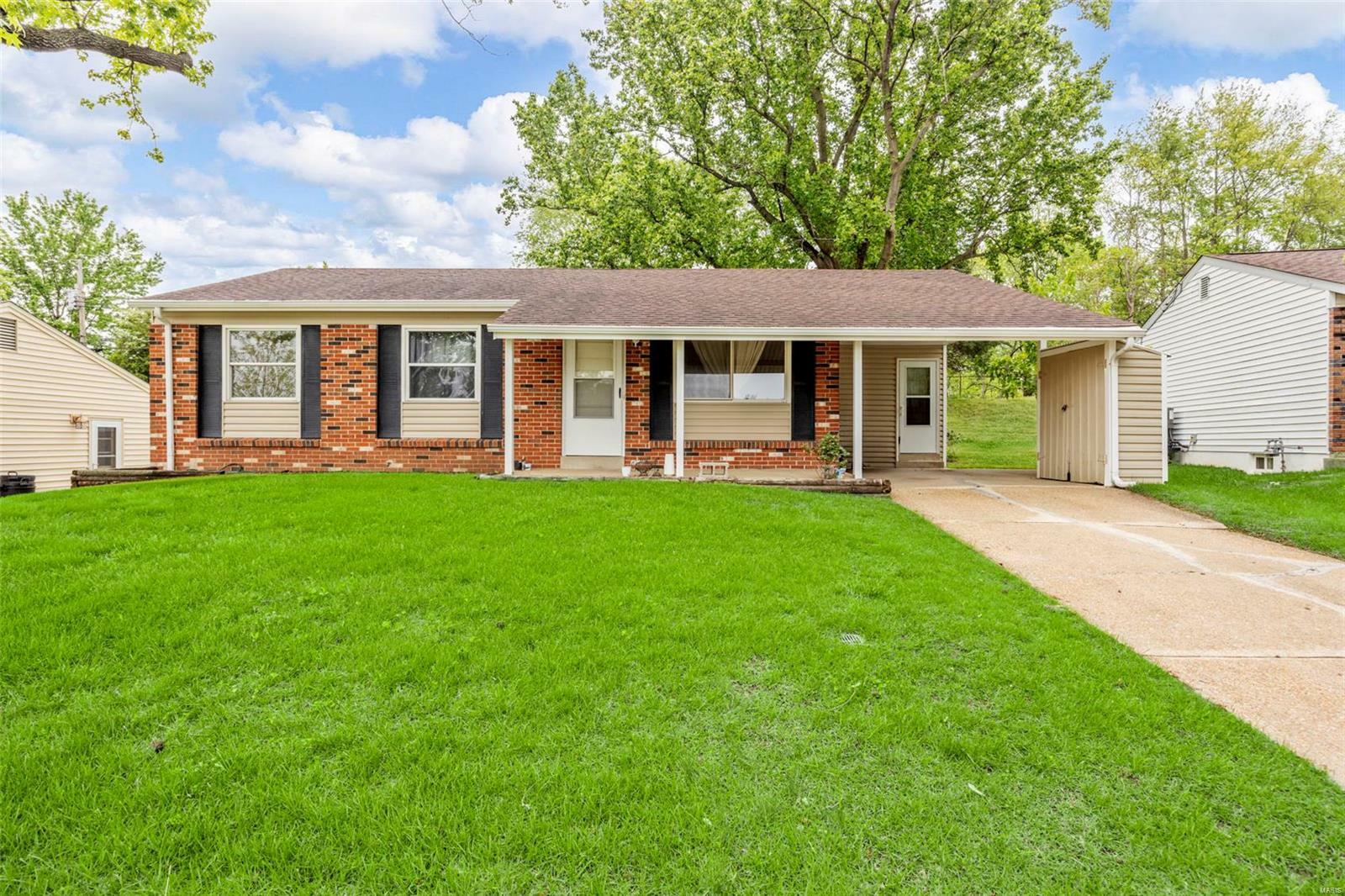 12007 Charleston Drive  Maryland Heights MO 63043 photo