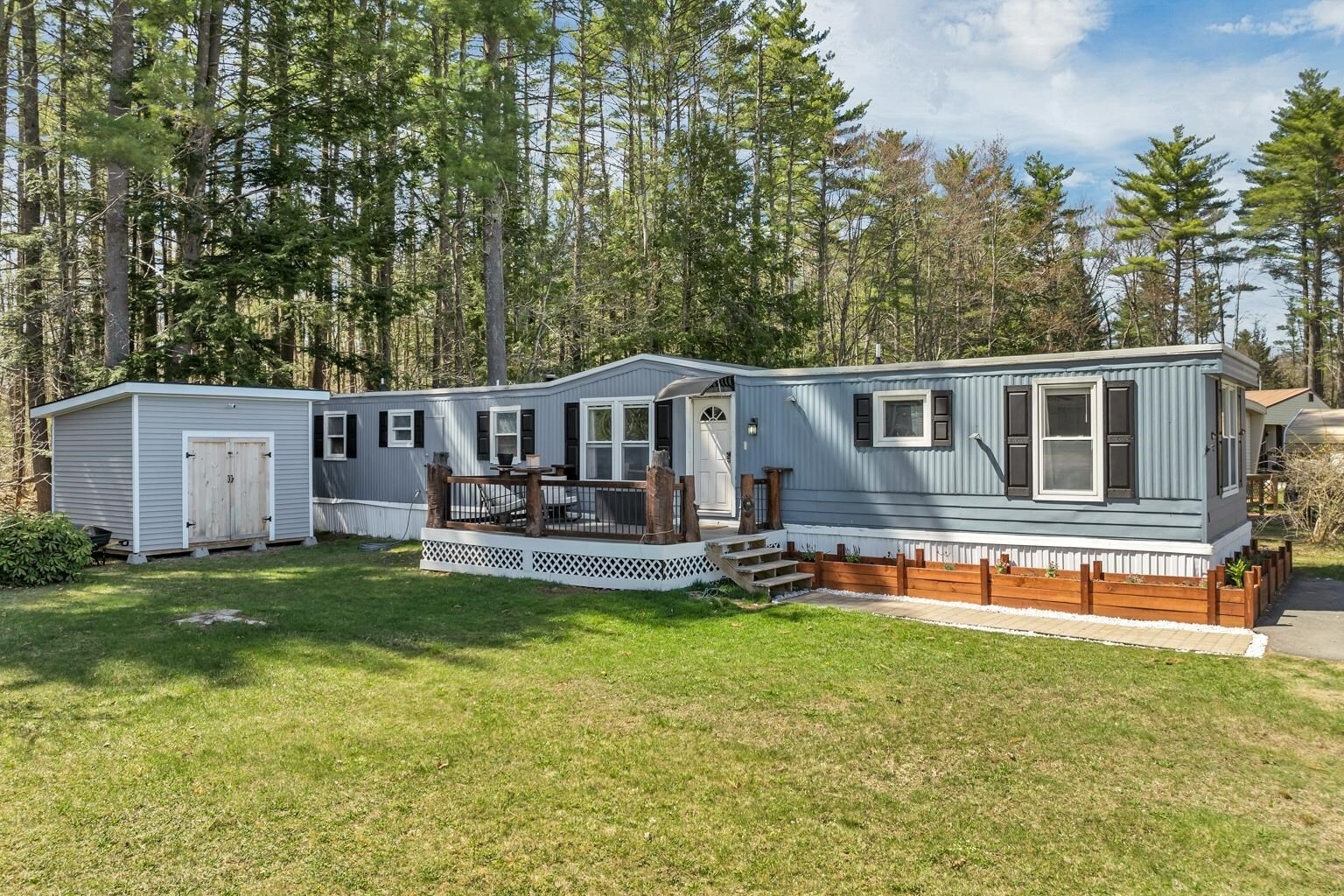 Property Photo: 11 Chancellor Drive NH 03303