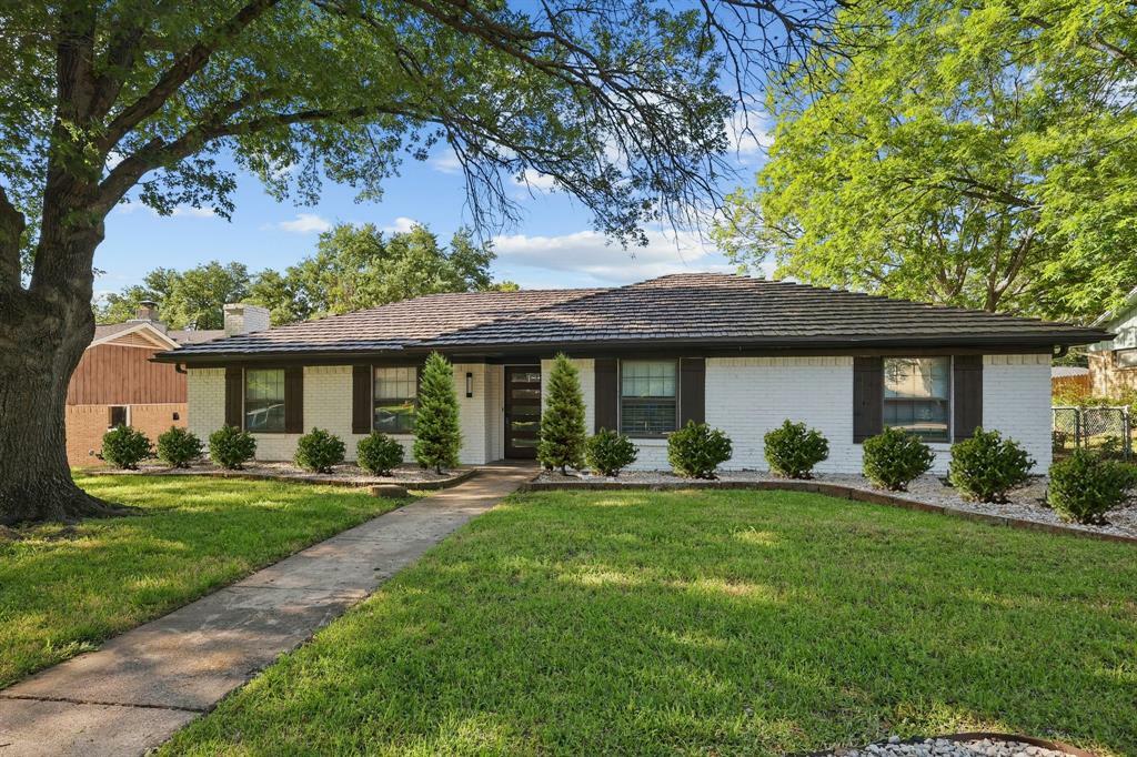 Property Photo: 2912 Brookview Drive TX 75074