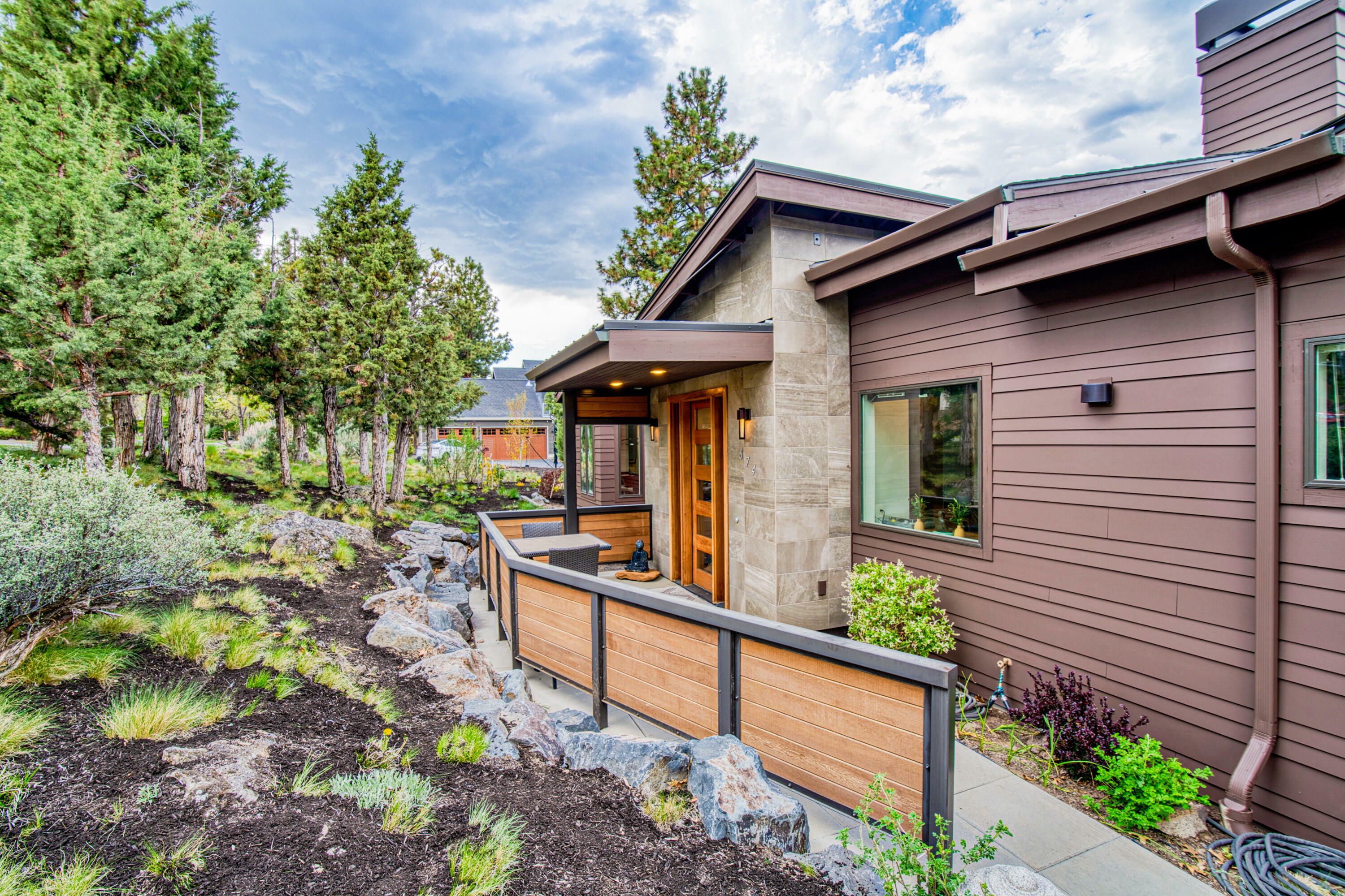 Property Photo: 874 NW Haleakala Way OR 97703