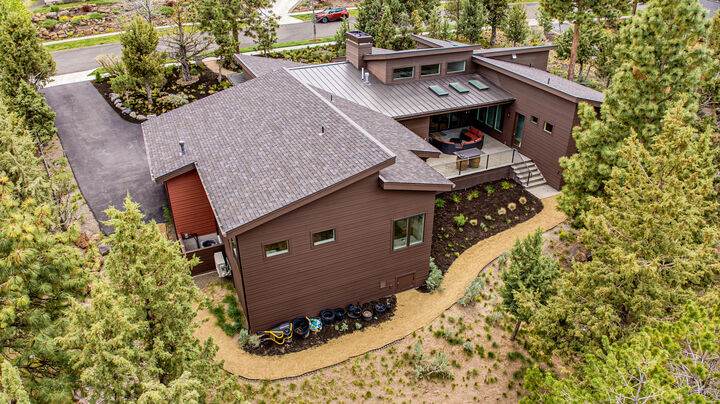 Property Photo:  874 NW Haleakala Way  OR 97703 