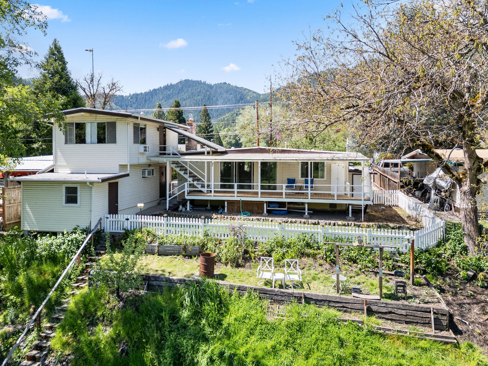 Property Photo: 4828 Rogue River Highway OR 97525