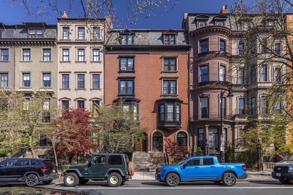 Property Photo:  194 Beacon St  MA 02116 