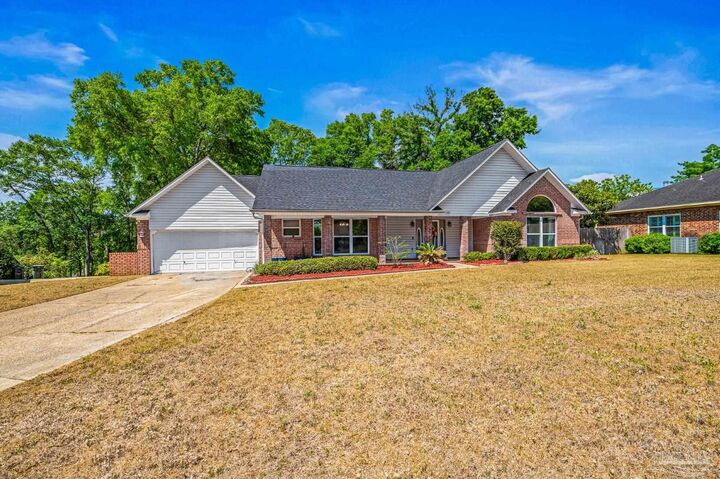 Property Photo:  404 Kilkenny Way  FL 32533 