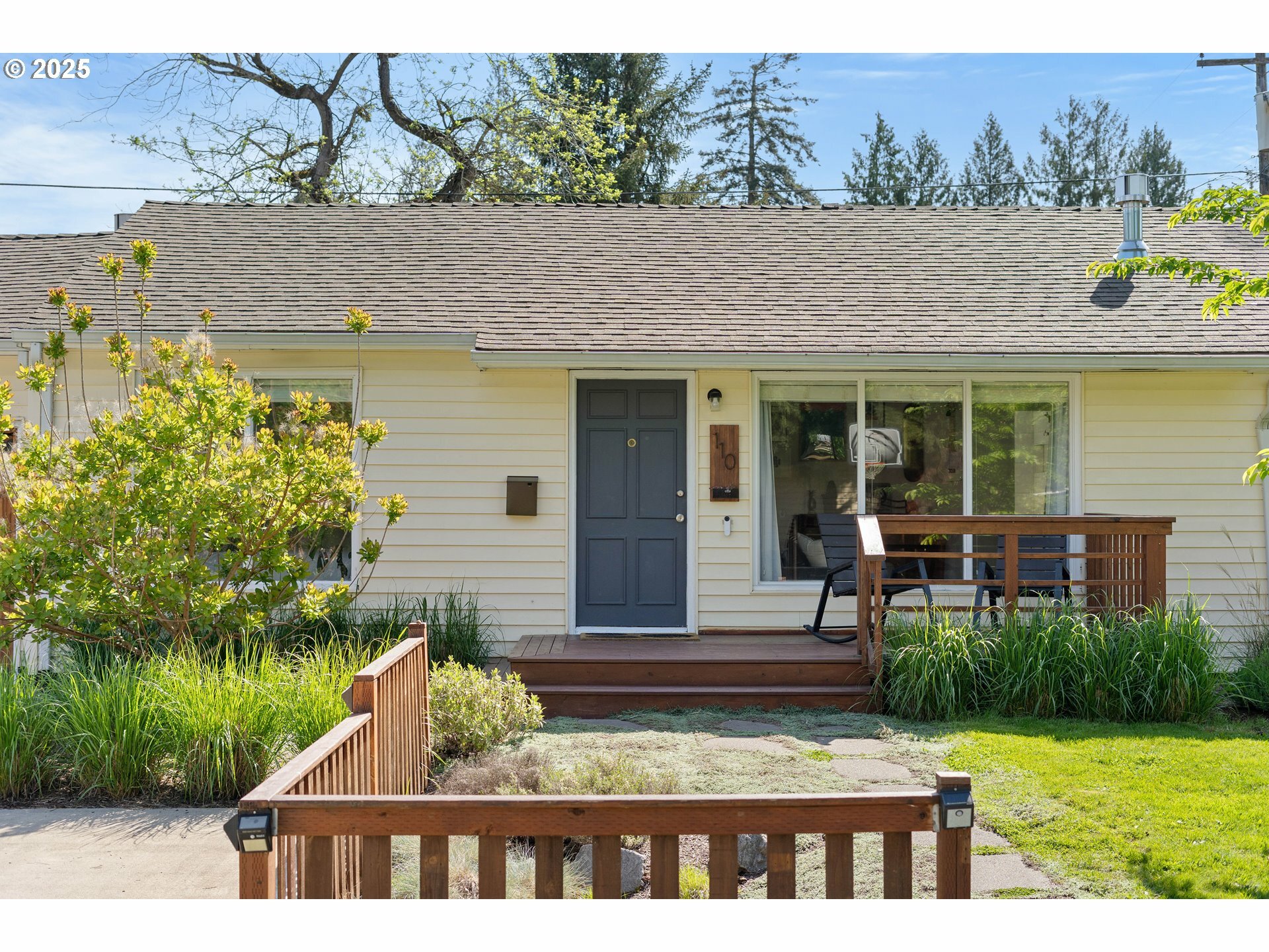 Property Photo: 110 SW 140th Ave OR 97006