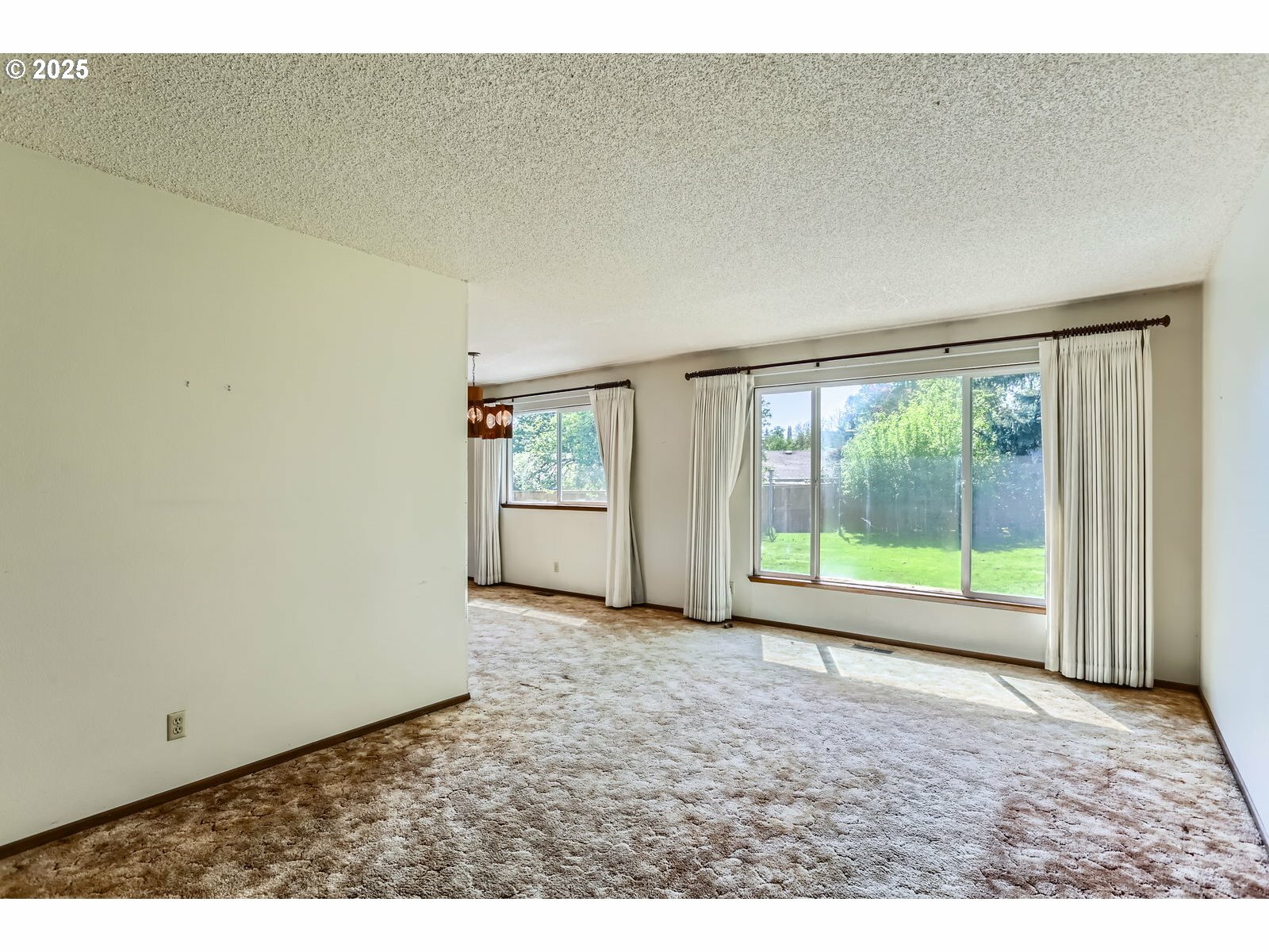Property Photo: 13230 SW Hill Ct OR 97223