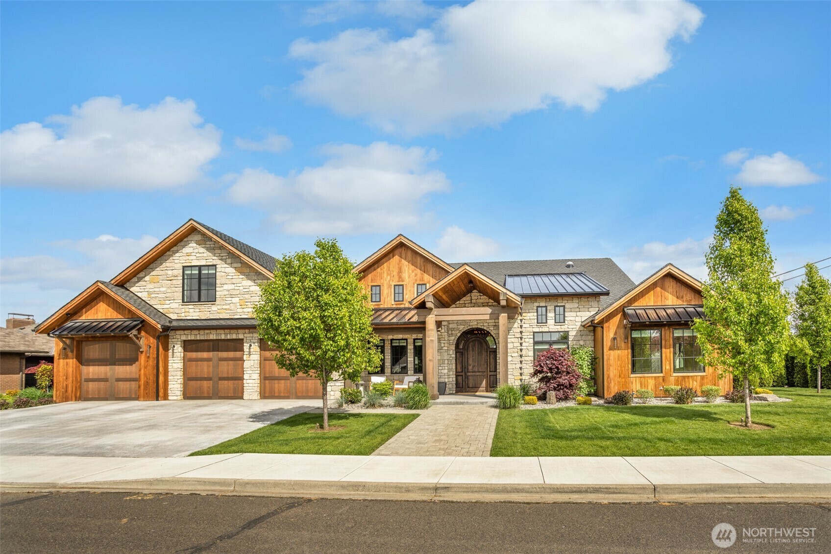Property Photo: 1502 Ironwood Drive WA 99362