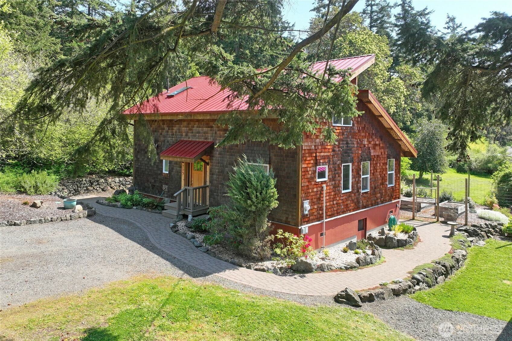 Property Photo: 715 M Street WA 98368