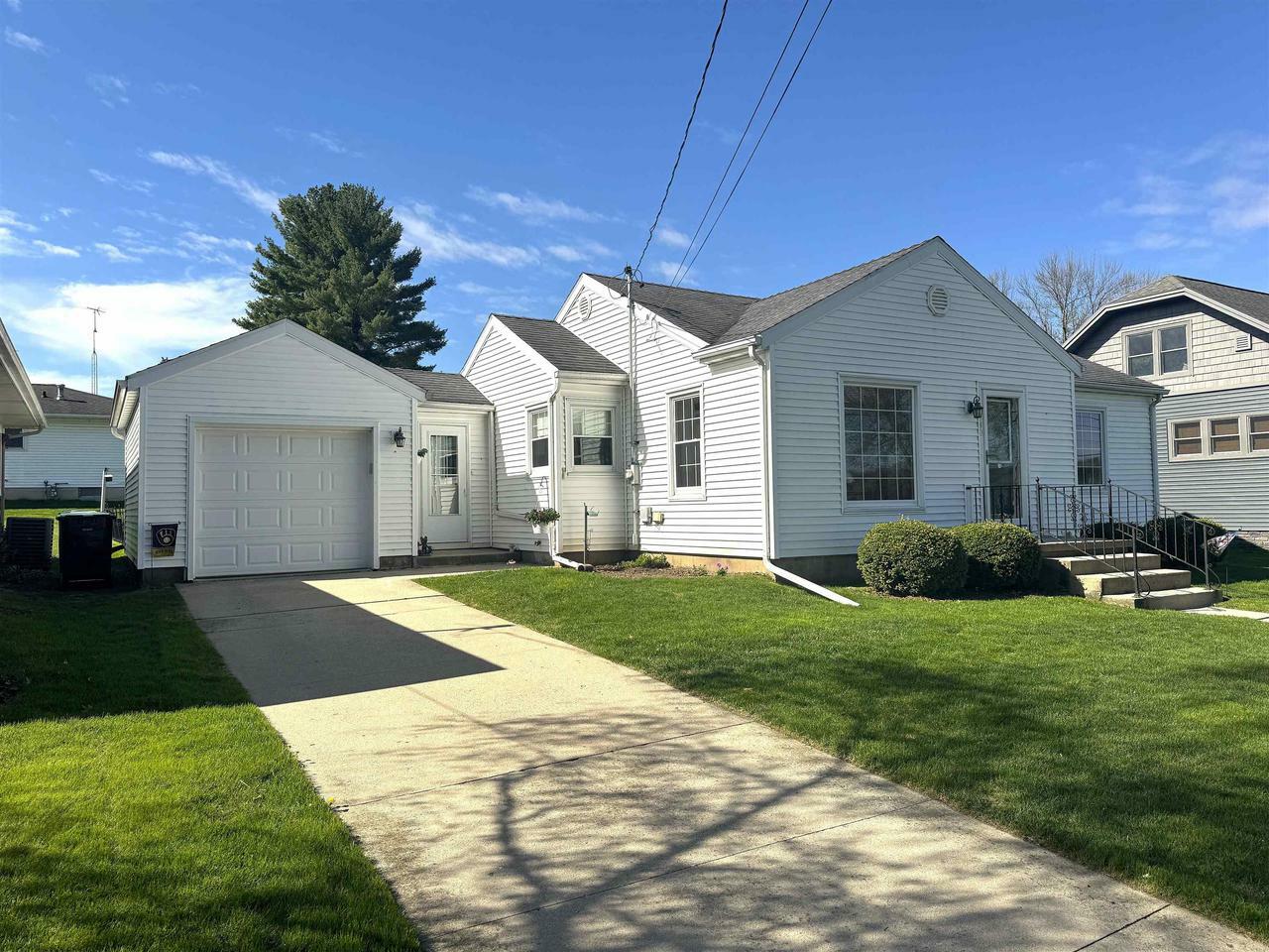 140 West Manchester Street  Markesan WI 53946 photo
