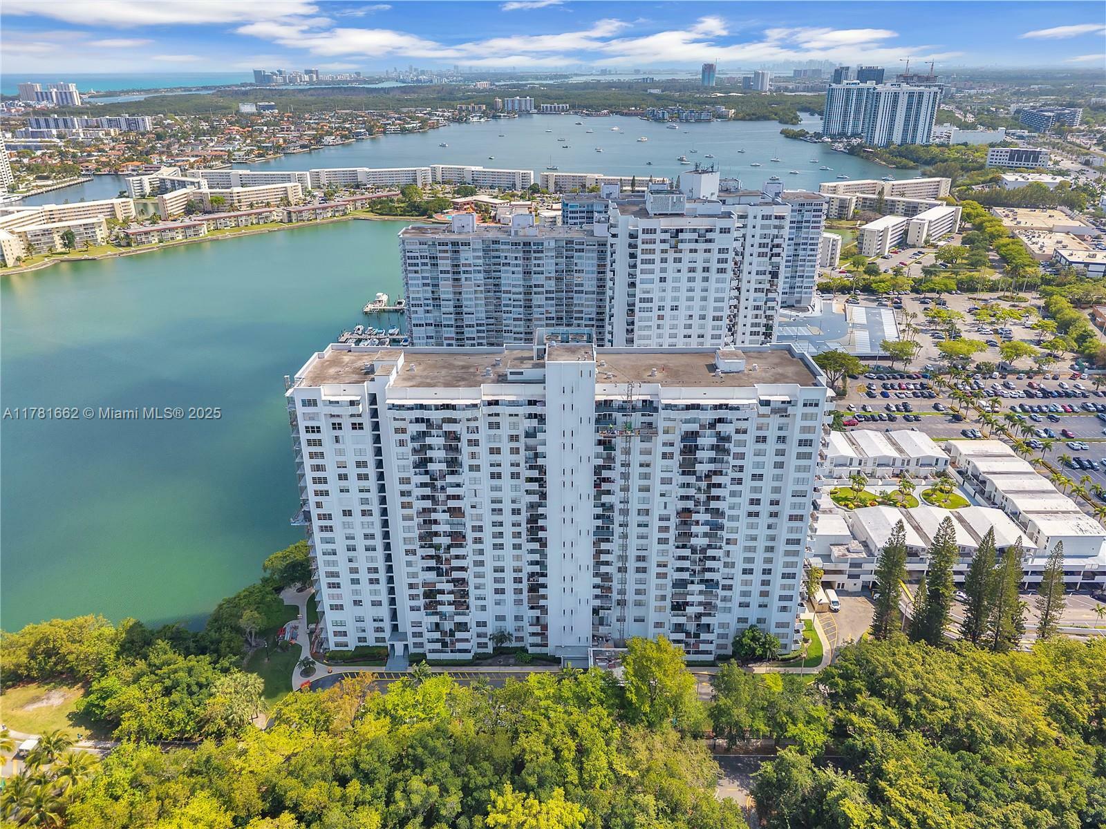 Property Photo: 2780 NE 183rd St 1517 FL 33160
