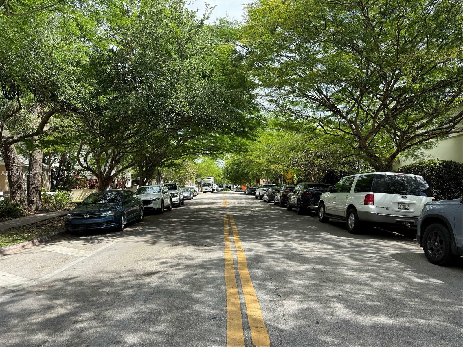 Property Photo:  291 Navarre Ave 4  FL 33134 
