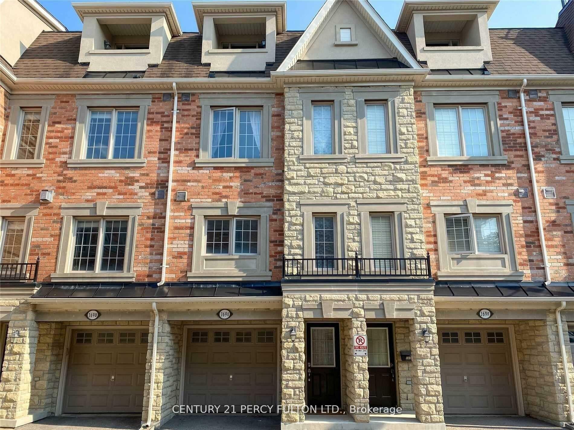 Photo de la propriété: 169 Finch Avenue E ON M2N 4R8