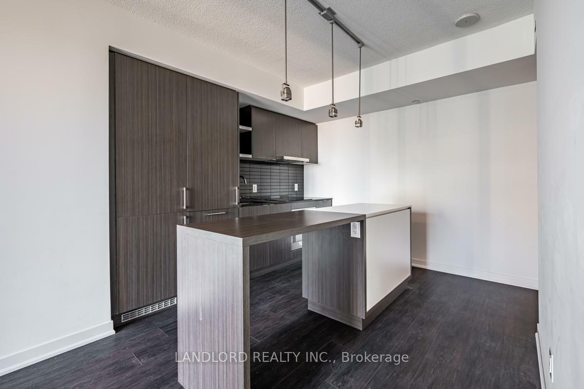 Property Photo:  100 Harbour Street 4105  ON M5J 0B5 