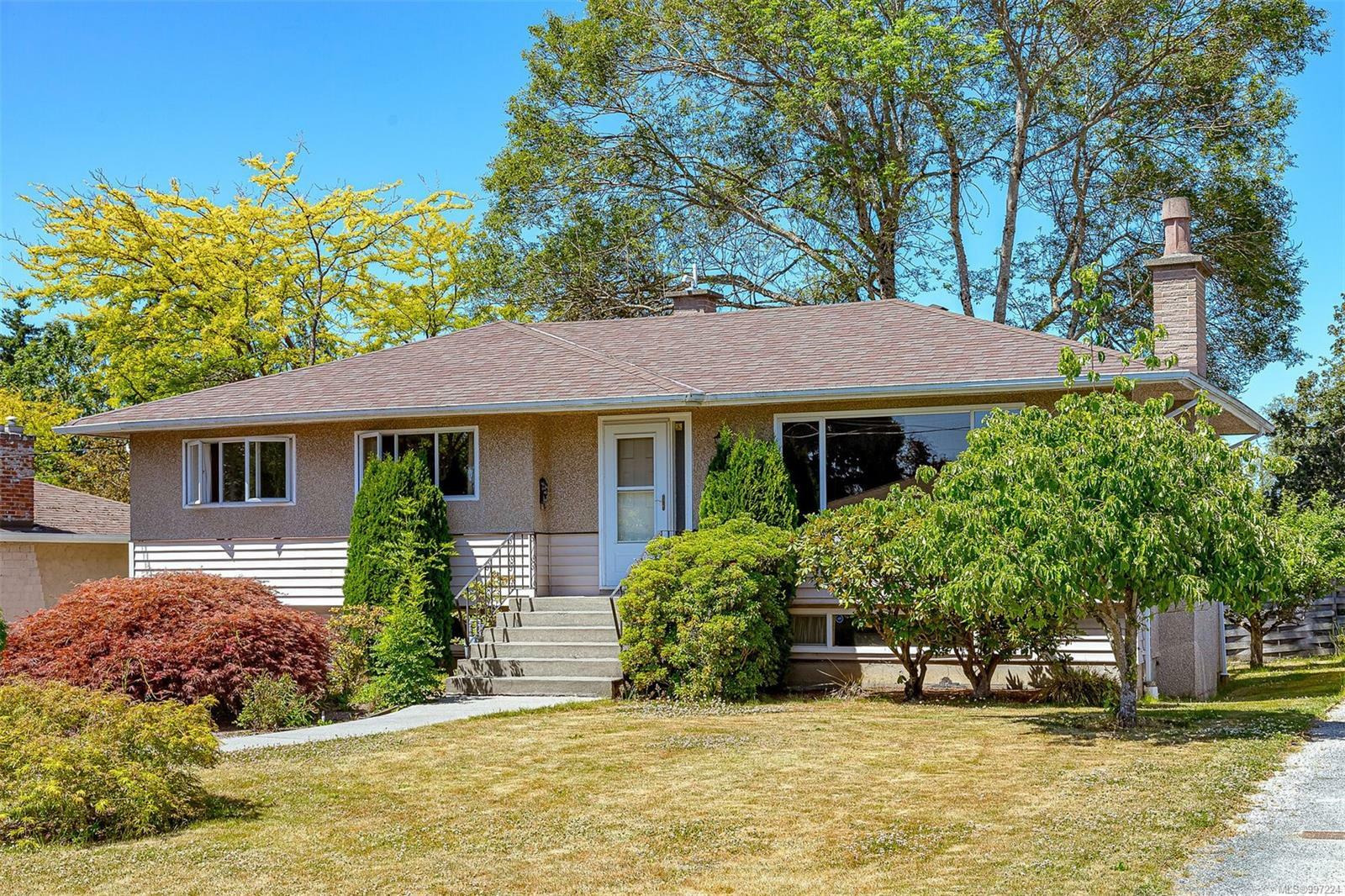 Photo de la propriété: 1760 Mortimer St BC V8P 3B1