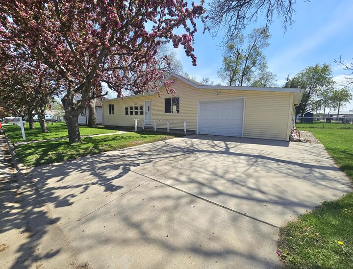 Property Photo:  1718 SE Goodrich Ave  SD 57401 