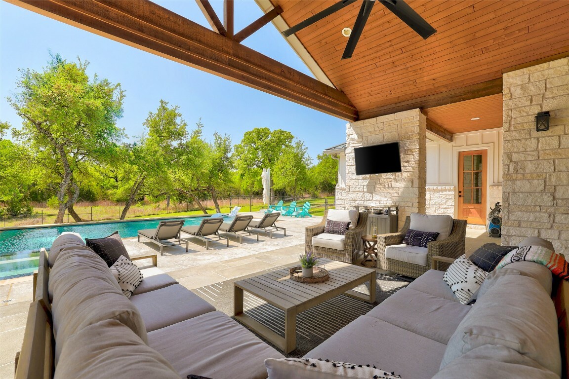 Property Photo: 705 Highland Overlook TX 78633