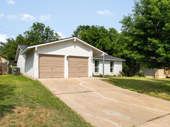 Property Photo: 2522 Chaparral Trail TX 78744
