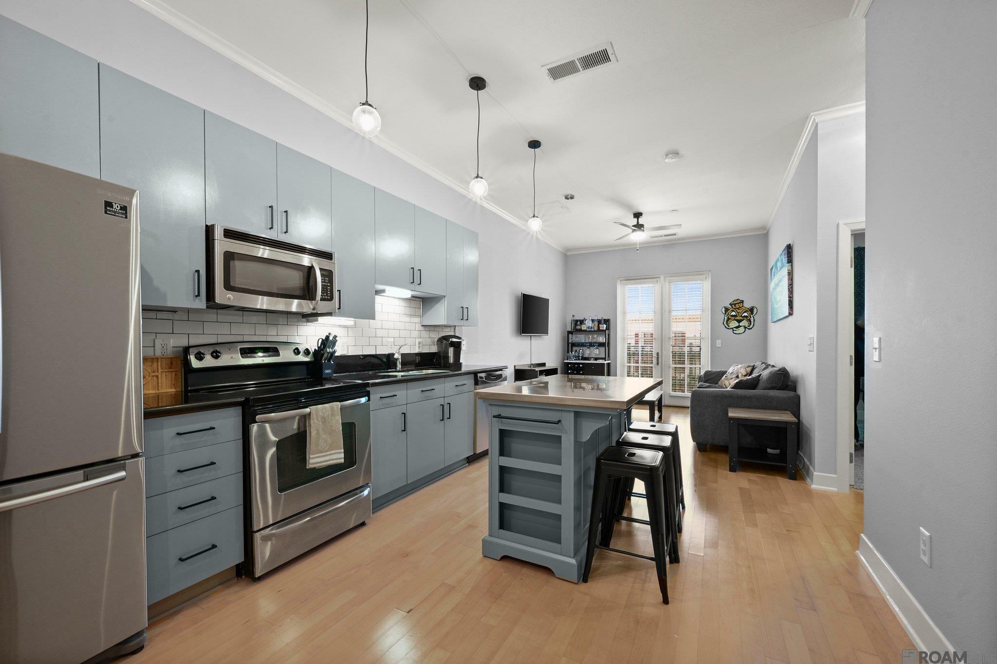 Property Photo: 7707 Bluebonnet Blvd #403 LA 70810
