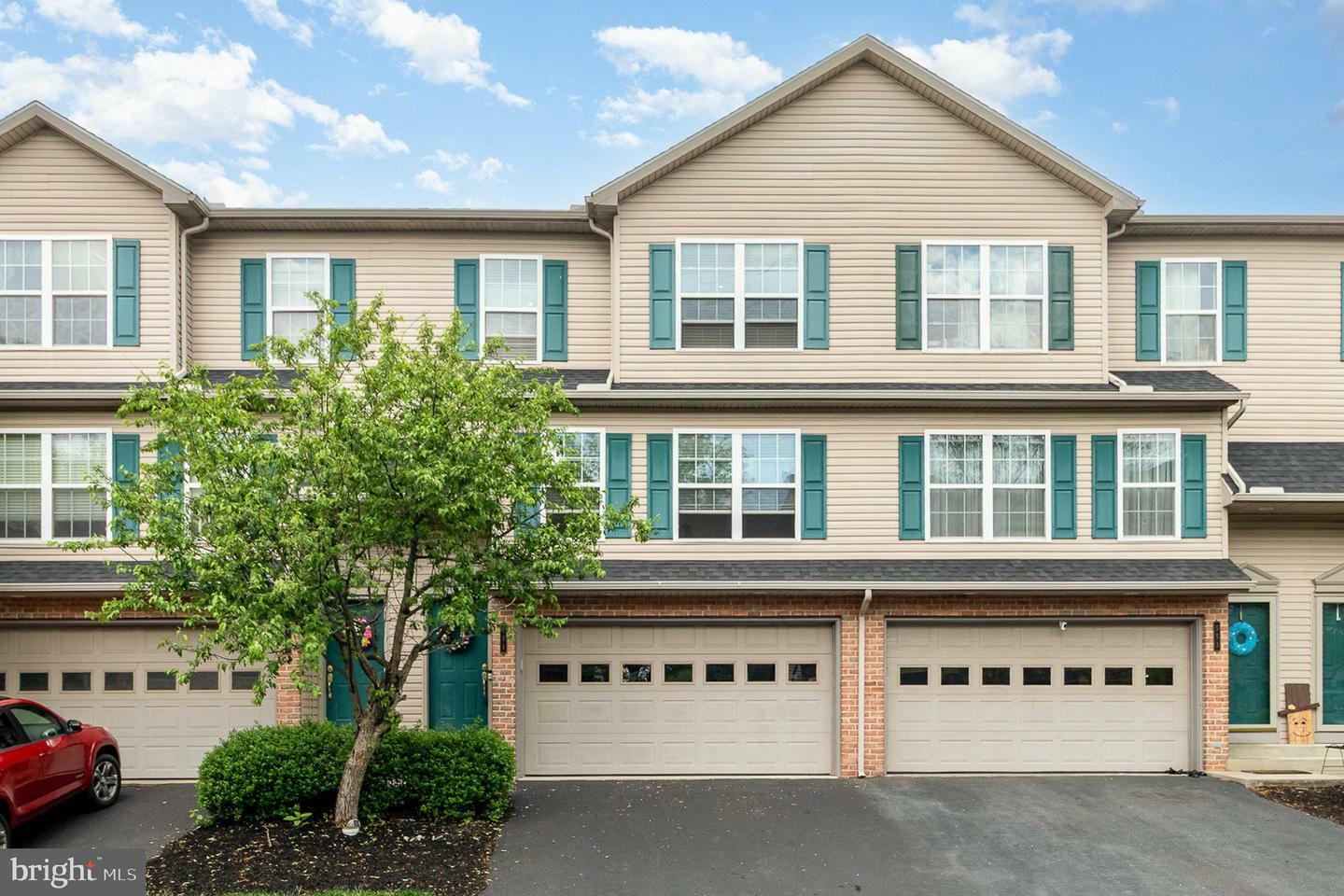 551 Meadow Croft Circle  Mechanicsburg PA 17055 photo